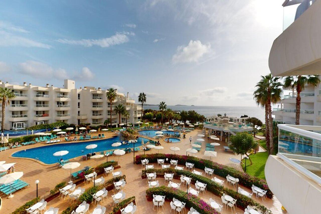 Aparthotel Tropic Garden Santa Eularia des Riu Luaran gambar